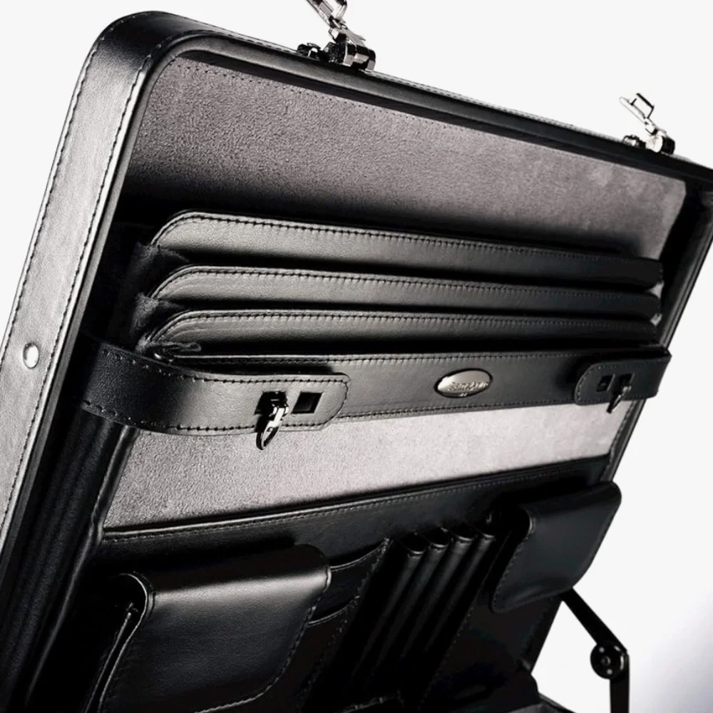 New with tag Samsonite Classic Leather briefcase FITS UP TO 17.3